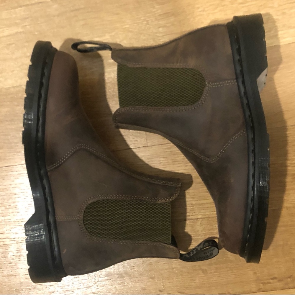 NWOT Dr. Marten Chelsea Boot in gaucho brown